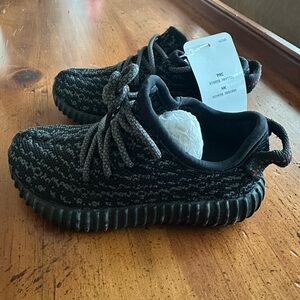 adidas Yeezy Boost 350 Pirate Black (Infants) NWT